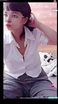 Snapshot of Maomilove1 chatting on May 23, 12:42 pm Maomilove1 online show from May 23, 12:42 pm