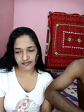 Snapshot of CoupleShow_432 chatting on May 9, 7:02 am CoupleShow 432 online show from May 9, 7:02 am