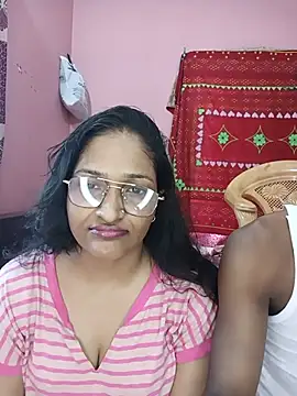 Snapshot of CoupleShow_432 chatting on May 24, 7:57 am CoupleShow 432 online show from May 24, 7:57 am