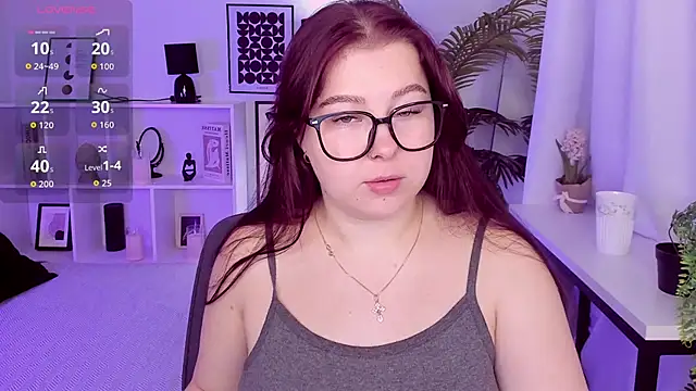 Snapshot of EffyBlush chatting on December 4, 1:42 pm EffyBlush online show from December 4, 1:42 pm