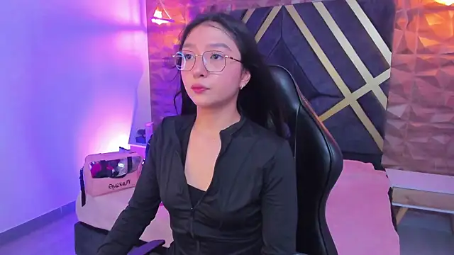 sydney miller  online show from April 30, 11:20 pm