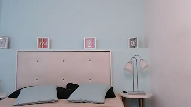 SusanWilliams  online show from March 5, 11:06 am