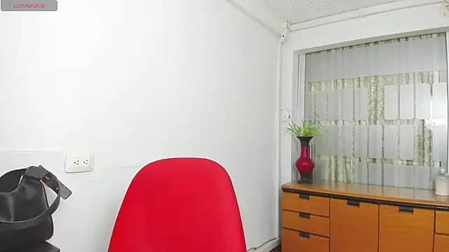 Snapshot of chloehanna chatting on November 25, 8:20 pm chloehanna online show from November 25, 8:20 pm