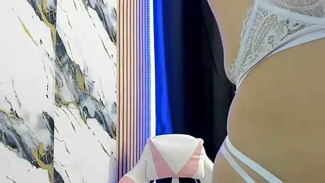 Scarlet DLuce online show from November 28, 9:12 am