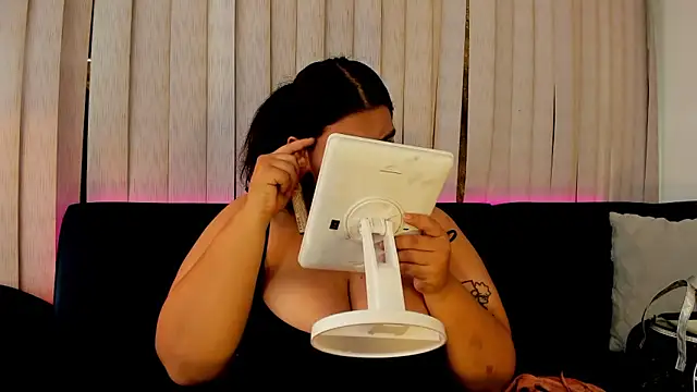 kendra crow online show from December 20, 12:23 pm