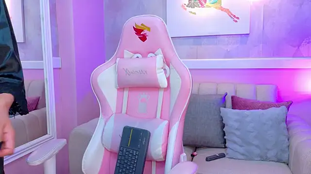 AdelineJhones online show from October 24, 1:29 pm