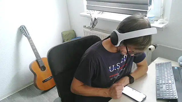 Snapshot of StephPra94 chatting on July 1, 9:11 am StephPra94 online show from July 1, 9:11 am