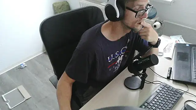 Snapshot of StephPra94 chatting on July 14, 12:44 pm StephPra94 online show from July 14, 12:44 pm