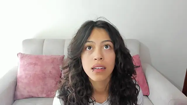 Snapshot of emily_jonessxx chatting on October 29, 7:04 pm emily jonessxx online show from October 29, 7:04 pm