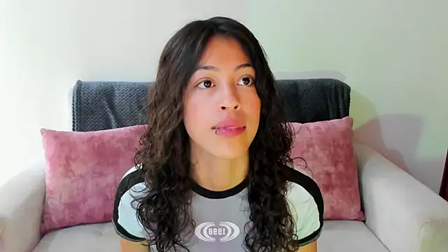 emily jonessxx online show from November 15, 6:15 pm