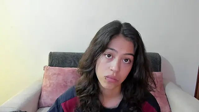 emily jonessxx online show from November 28, 7:38 pm