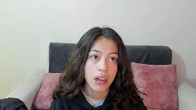 emily jonessxx online show from December 2, 11:37 am