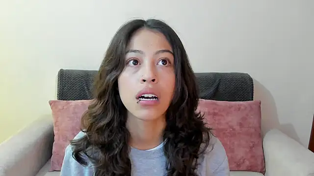 emily jonessxx online show from December 5, 1:31 pm