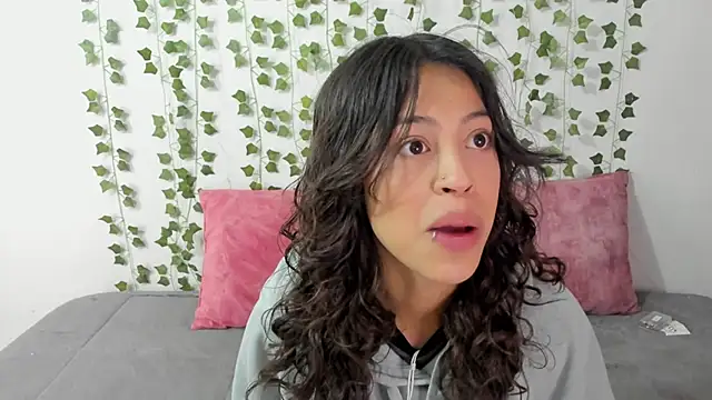 emily jonessxx online show from January 12, 3:50 pm