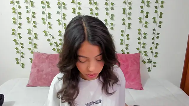 emily jonessxx online show from February 14, 2:36 pm