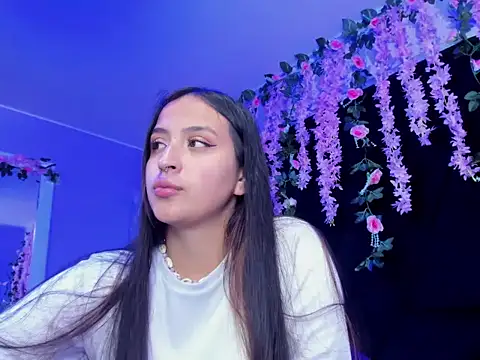 Snapshot of Gabyy_Cooper_ chatting on May 8, 2:39 am Gabyy Cooper online show from May 8, 2:39 am