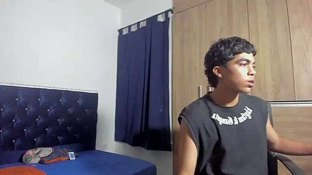 Snapshot of zinhuella420 chatting on October 25, 8:03 pm zinhuella420 online show from October 25, 8:03 pm
