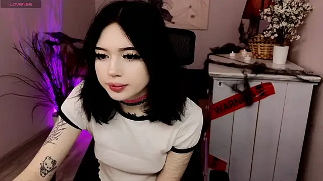 Snapshot of Emma_Kirks chatting on October 30, 10:38 am Emma Kirks online show from October 30, 10:38 am