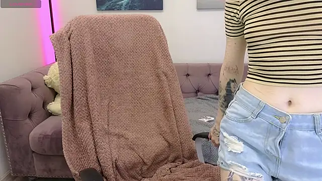 Snapshot of Emma_Kirks chatting on November 14, 3:11 pm Emma Kirks online show from November 14, 3:11 pm