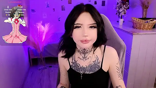 Snapshot of Emma_Kirks chatting on June 16, 12:52 pm Emma Kirks online show from June 16, 12:52 pm