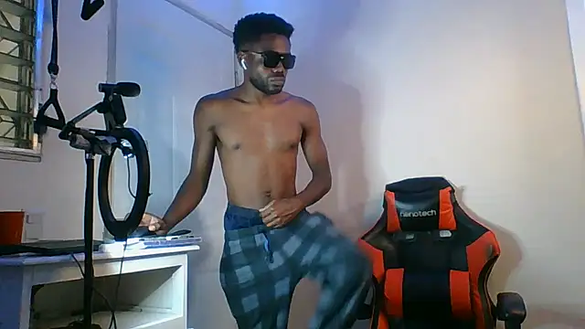 Snapshot of Suamyst_25 chatting on May 24, 4:45 pm Suamyst 25 online show from May 24, 4:45 pm