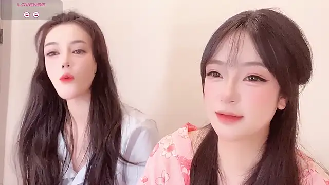 Snapshot of Follyise chatting on June 29, 8:53 am Follyise online show from June 29, 8:53 am