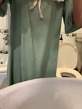 Snapshot of Emily-y chatting on January 6, 1:26 pm Emily-y online show from January 6, 1:26 pm