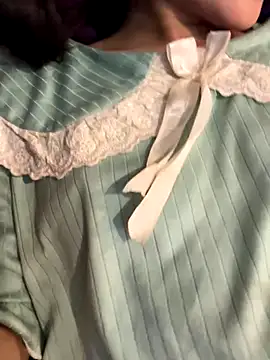 Snapshot of Emily-y chatting on January 8, 12:51 pm Emily-y online show from January 8, 12:51 pm