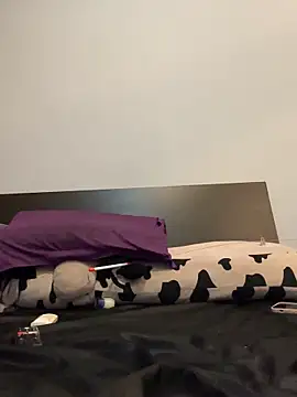 Snapshot of Emily-y chatting on January 17, 12:43 pm Emily-y online show from January 17, 12:43 pm