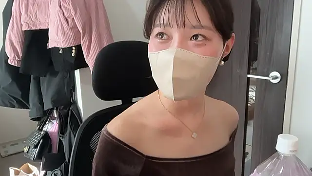 Snapshot of karenchaaan chatting on March 1, 5:31 am karenchaaan online show from March 1, 5:31 am