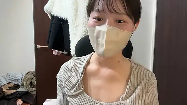 Snapshot of karenchaaan chatting on March 15, 7:47 am karenchaaan online show from March 15, 7:47 am