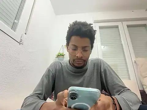 Snapshot of Albert_Madrid chatting on February 20, 5:26 am Albert Madrid online show from February 20, 5:26 am