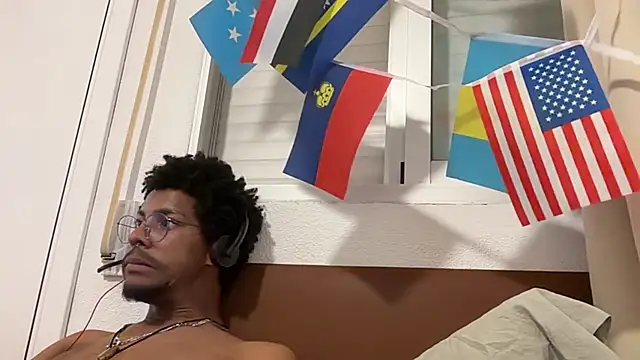 Snapshot of Albert_Madrid chatting on July 24, 5:11 pm Albert Madrid online show from July 24, 5:11 pm