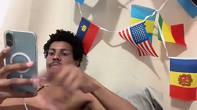 Snapshot of Albert_Madrid chatting on July 28, 6:20 pm Albert Madrid online show from July 28, 6:20 pm