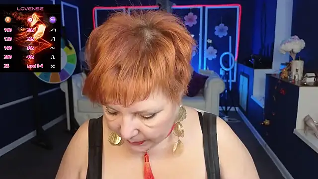 Kira Kirke online show from October 24, 9:17 am