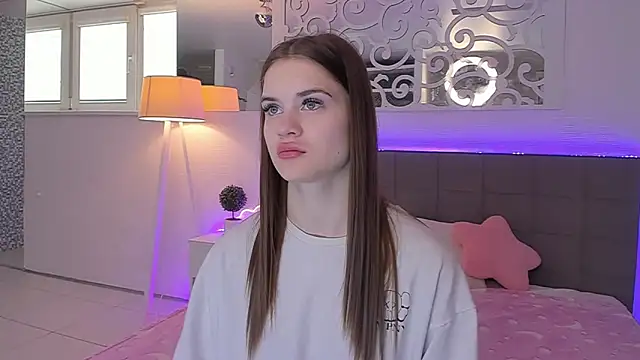 LuisaClover online show from April 30, 12:22 pm