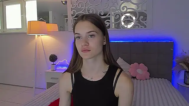 Snapshot of LuisaClover chatting on July 25, 12:47 pm LuisaClover online show from July 25, 12:47 pm