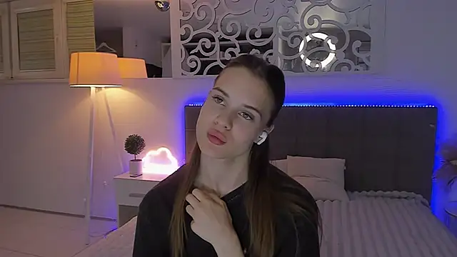 Snapshot of LuisaClover chatting on July 27, 1:01 am LuisaClover online show from July 27, 1:01 am
