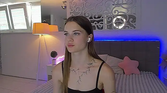 Snapshot of LuisaClover chatting on July 30, 12:15 pm LuisaClover online show from July 30, 12:15 pm
