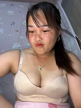 Snapshot of love_pusy09 chatting on June 24, 5:06 am love pusy09 online show from June 24, 5:06 am
