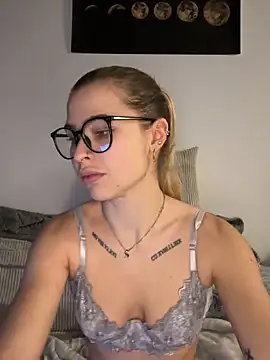 Snapshot of AlyssaSchwarz chatting on December 14, 7:07 pm AlyssaSchwarz online show from December 14, 7:07 pm