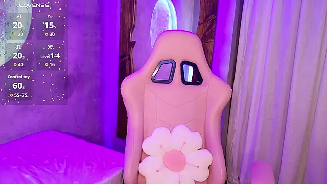 sussiestrawberry online show from December 16, 10:20 am