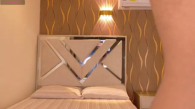 Snapshot of iam_nicolle chatting on February 24, 12:58 pm iam nicolle online show from February 24, 12:58 pm