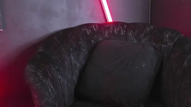 LolaMustaine  online show from December 18, 11:55 pm