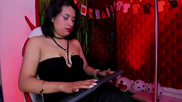 Roxanne Han online show from June 15, 12:40 pm