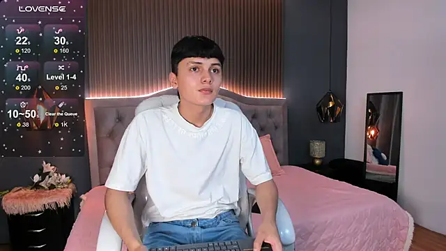 Snapshot of Maxii18_ chatting on November 13, 7:13 pm Maxii18 online show from November 13, 7:13 pm