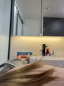 elliepixie online show from December 22, 12:46 pm