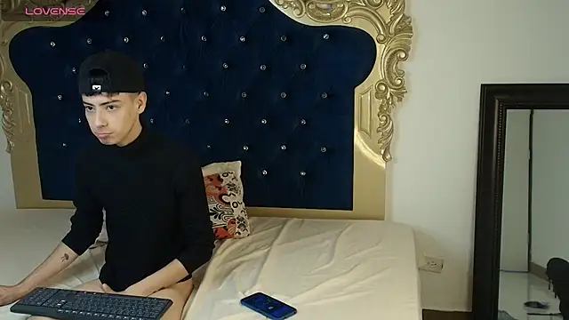 Sebastian Reed online show from October 29, 4:26 am