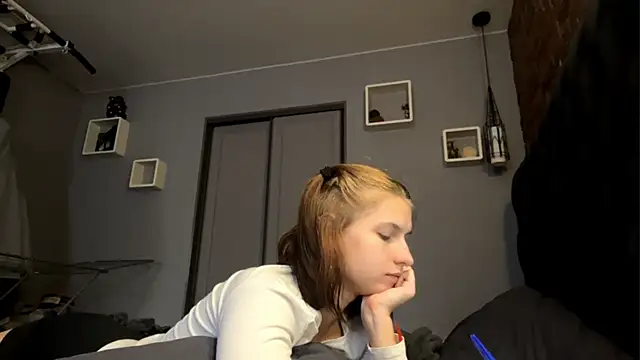 Snapshot of CarmaDiza chatting on October 25, 11:07 am CarmaDiza online show from October 25, 11:07 am