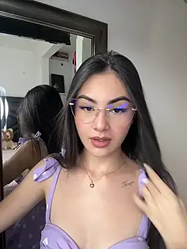 IslaCole online show from January 10, 8:10 pm